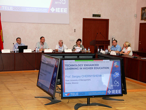 В зале ученого совета