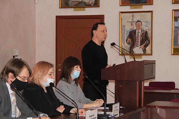 В зале ученого совета